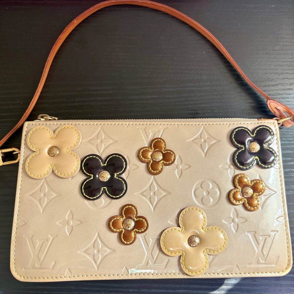 Louis Vuitton Limited Edition Beige Vernis Lexington Fleurs Accessories Pochette - Picture 2 of 9